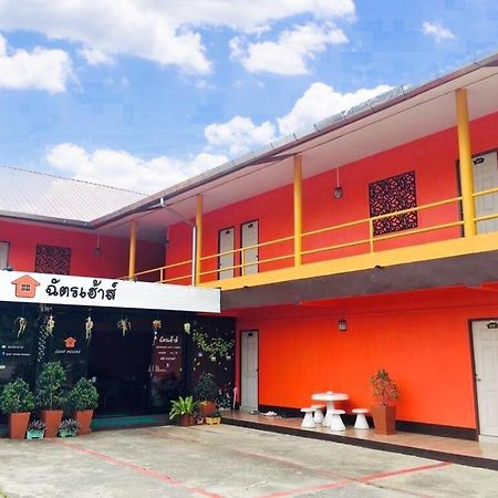 索伊18三月清莱旅馆酒店 外观 照片