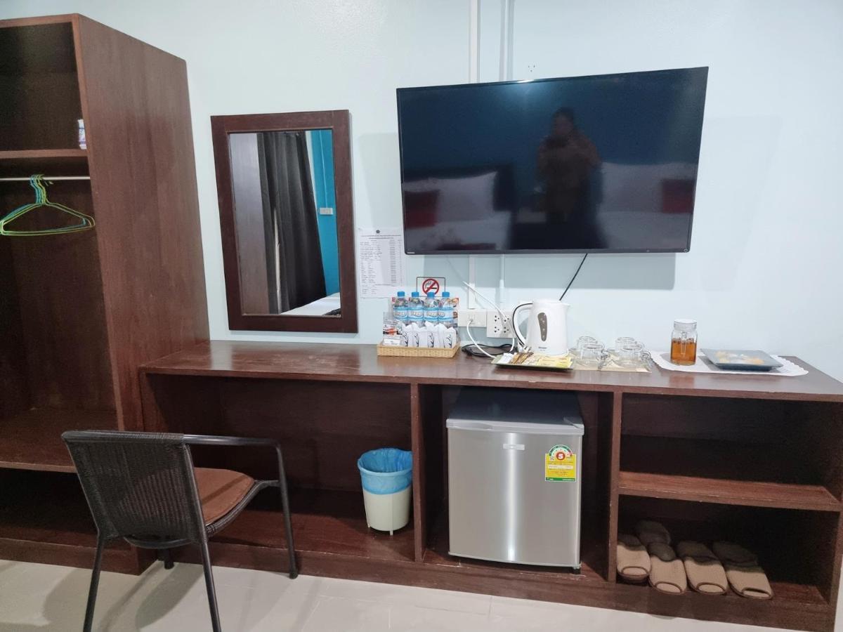 索伊18三月清莱旅馆酒店 外观 照片