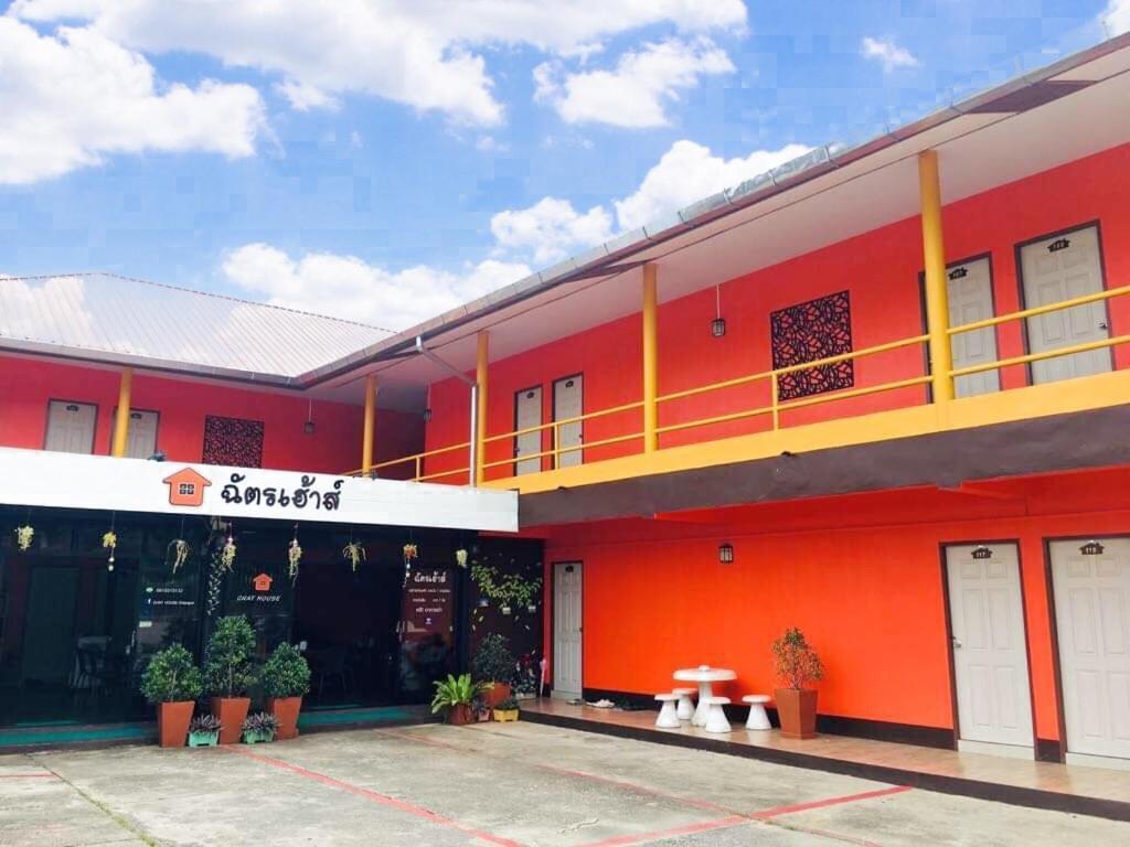 索伊18三月清莱旅馆酒店 外观 照片
