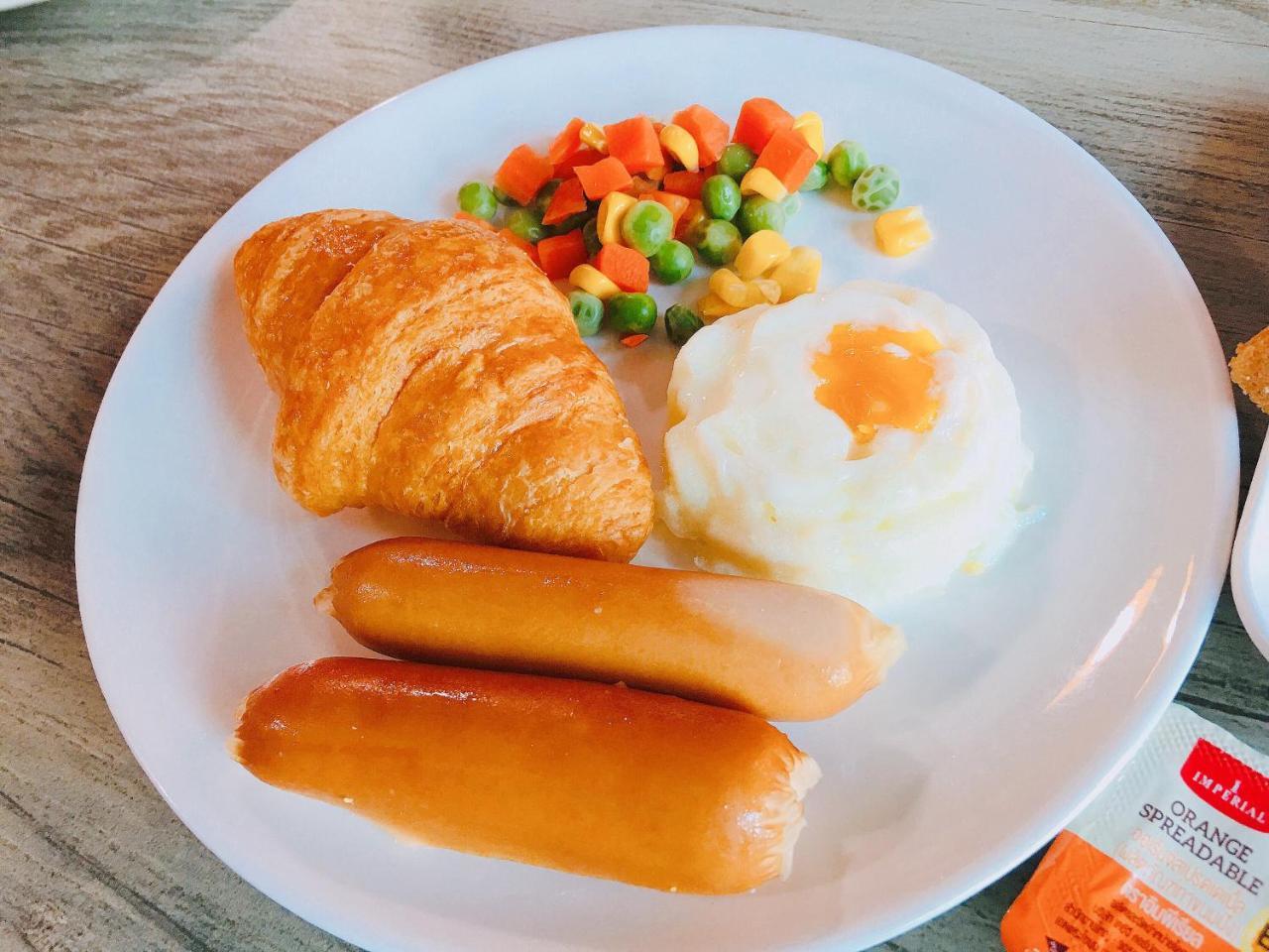 索伊18三月清莱旅馆酒店 外观 照片
