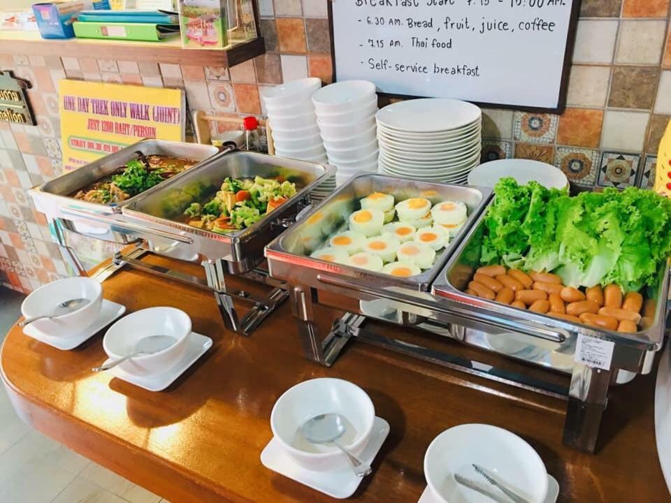 索伊18三月清莱旅馆酒店 外观 照片
